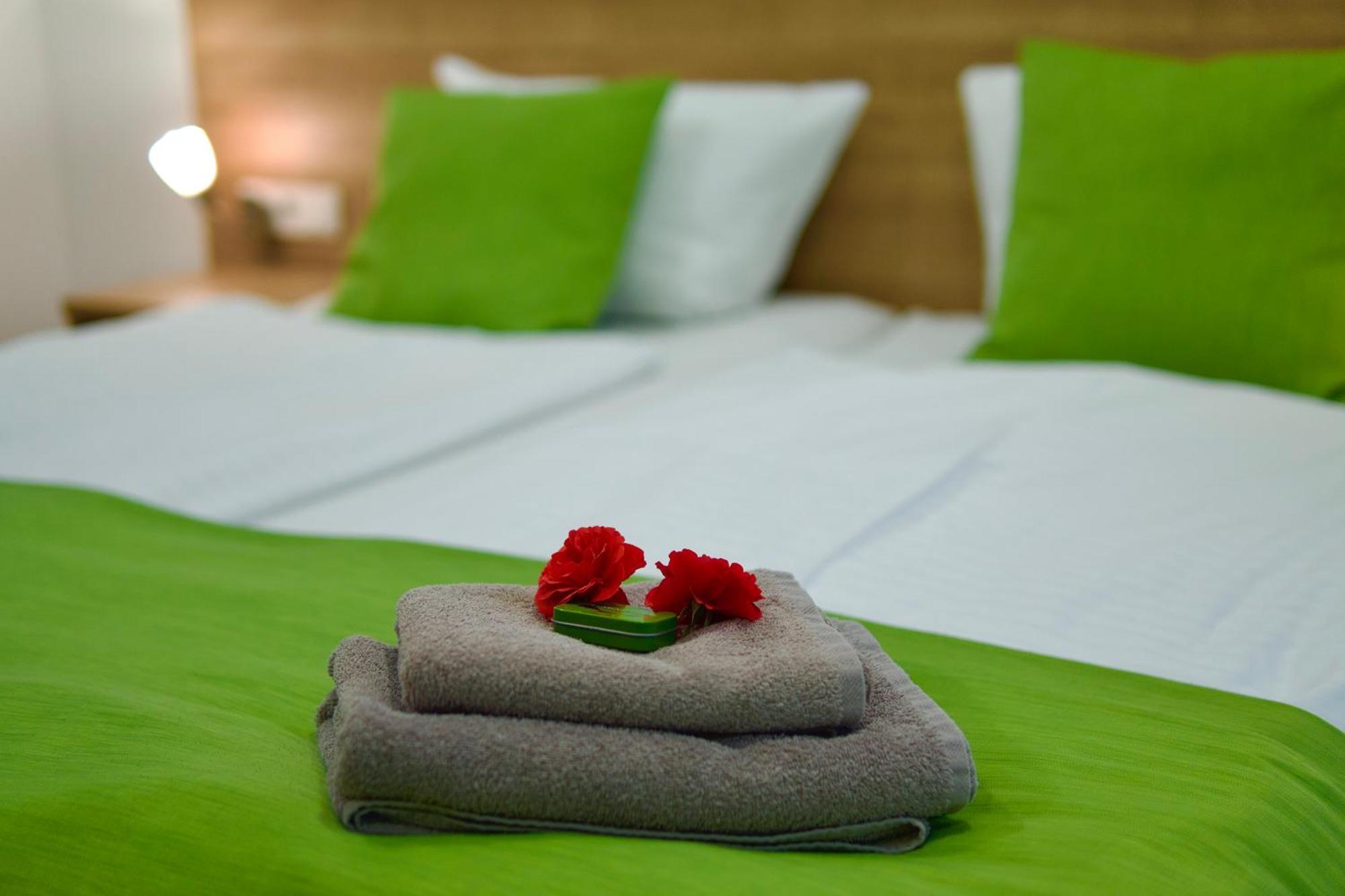 Bed & Breakfast Outlet Hotel Dettingen an der Erms Eksteriør bilde