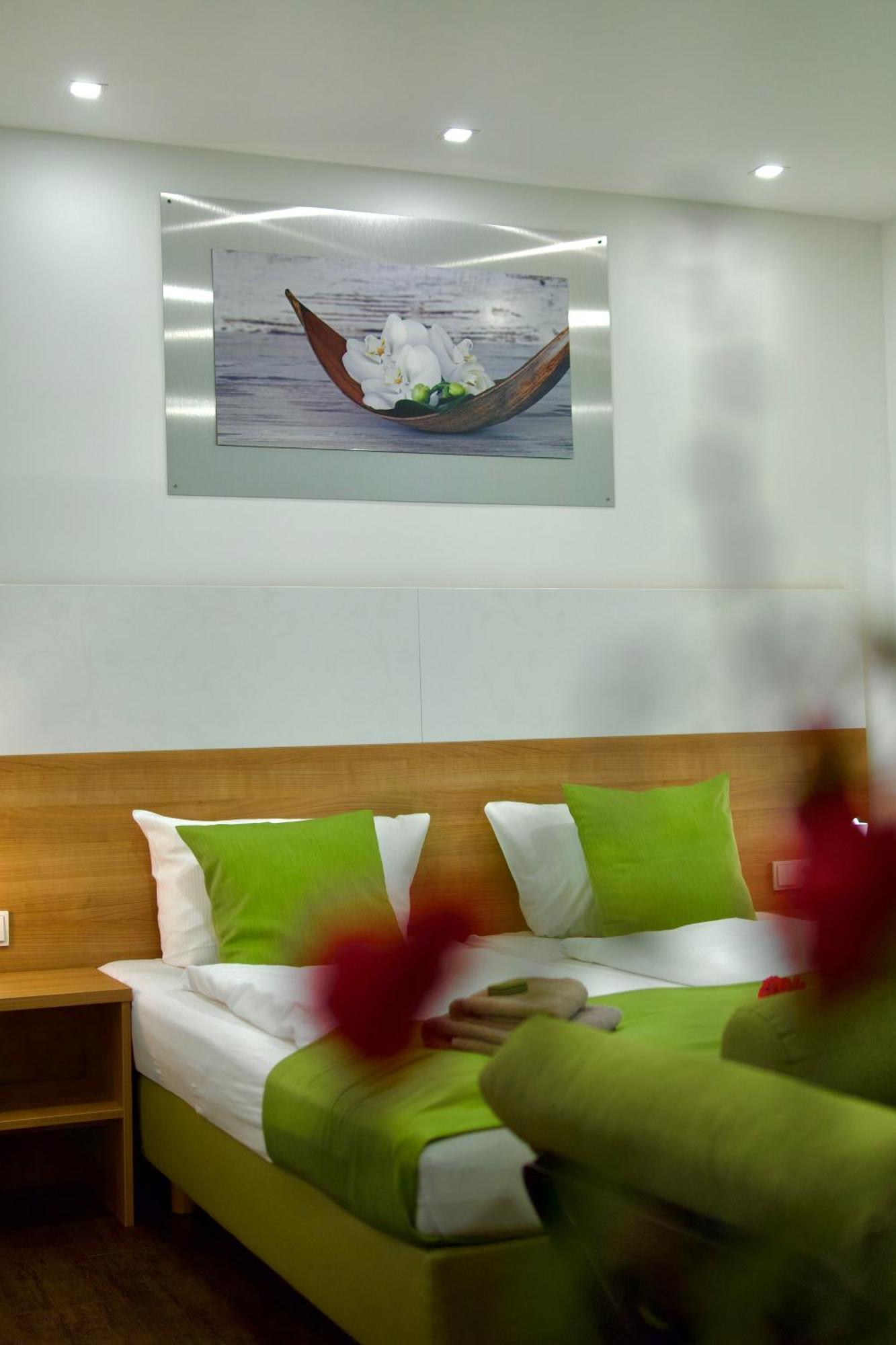 Bed & Breakfast Outlet Hotel Dettingen an der Erms Eksteriør bilde