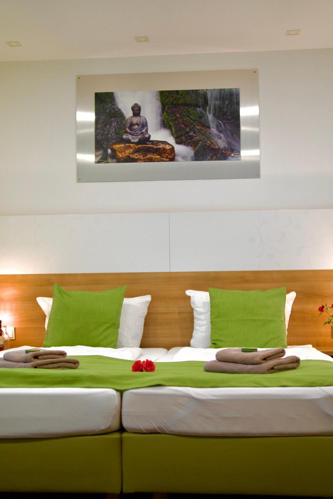 Bed & Breakfast Outlet Hotel Dettingen an der Erms Eksteriør bilde