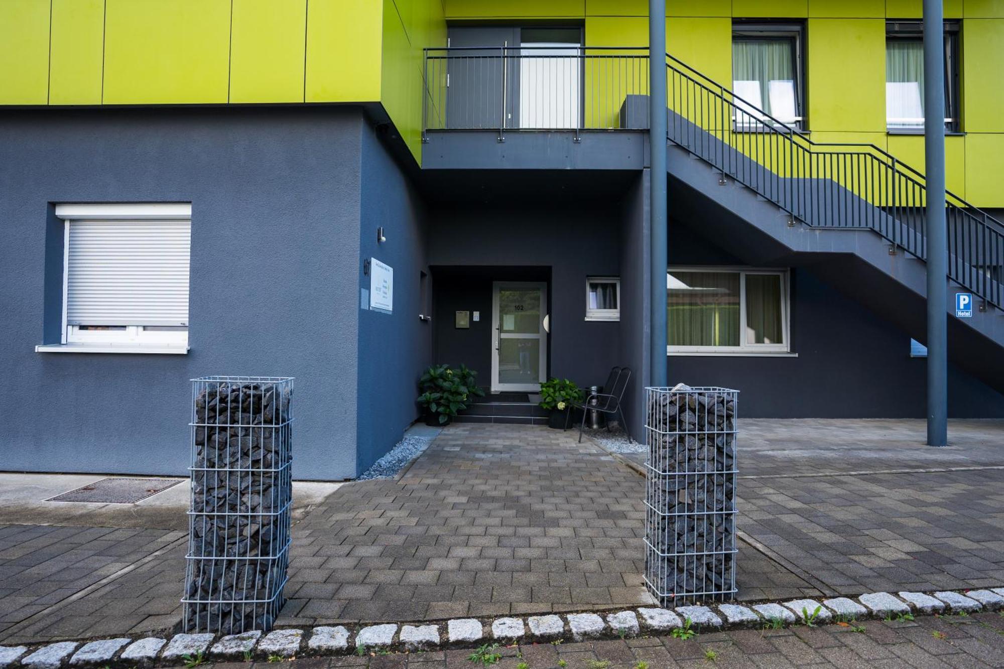 Bed & Breakfast Outlet Hotel Dettingen an der Erms Eksteriør bilde