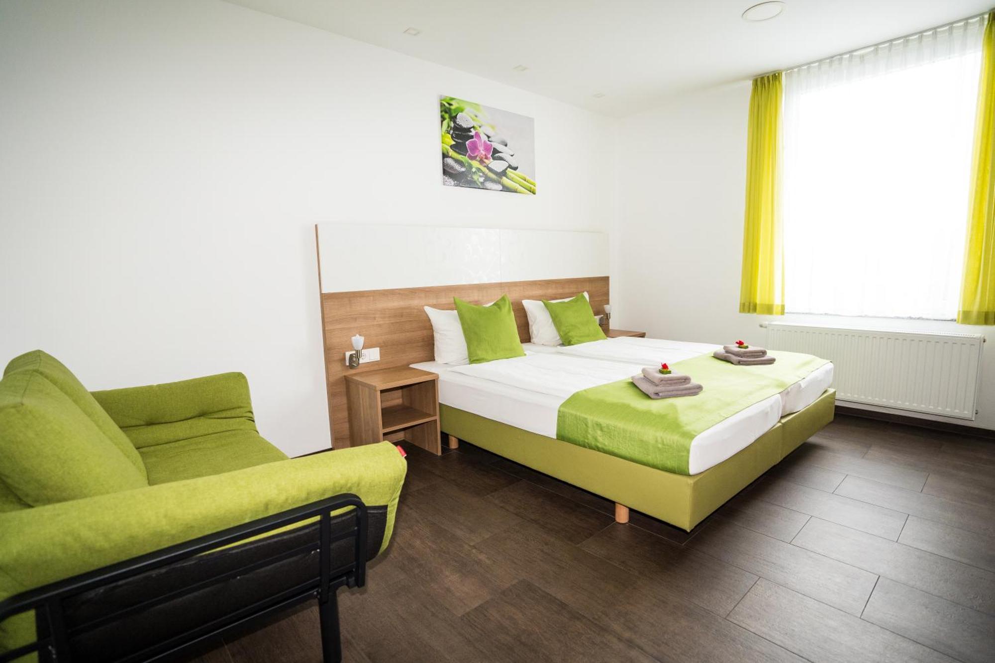 Bed & Breakfast Outlet Hotel Dettingen an der Erms Eksteriør bilde