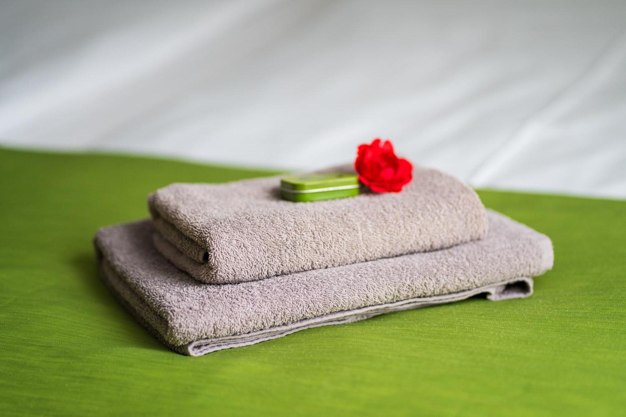 Bed & Breakfast Outlet Hotel Dettingen an der Erms Eksteriør bilde