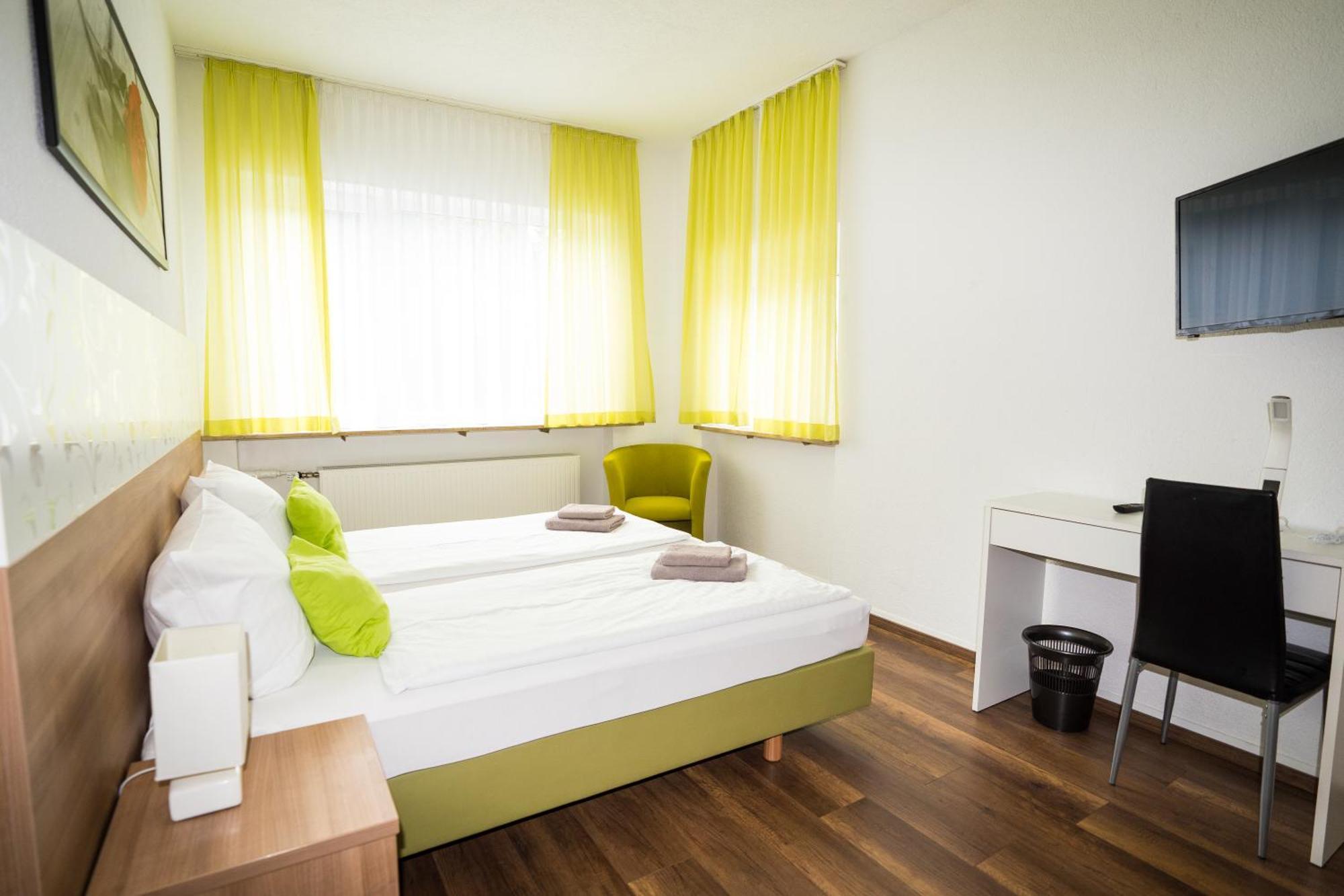 Bed & Breakfast Outlet Hotel Dettingen an der Erms Eksteriør bilde