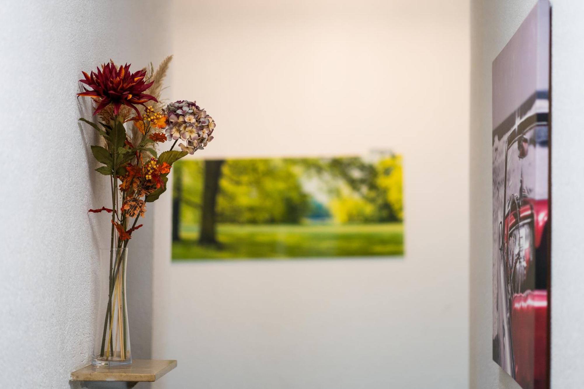 Bed & Breakfast Outlet Hotel Dettingen an der Erms Eksteriør bilde