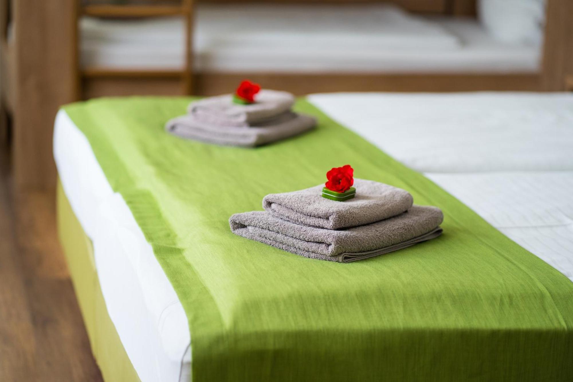 Bed & Breakfast Outlet Hotel Dettingen an der Erms Eksteriør bilde