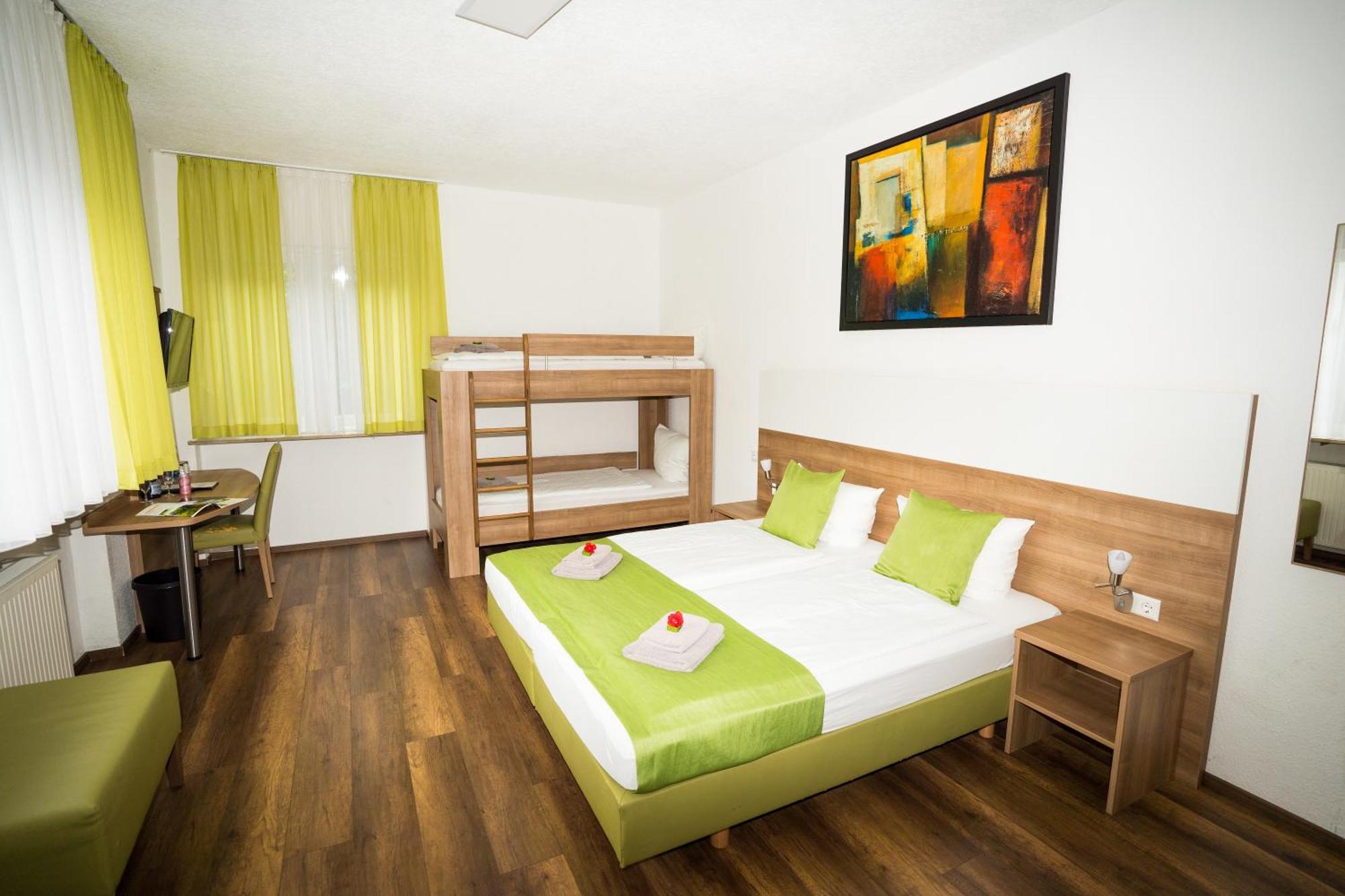 Bed & Breakfast Outlet Hotel Dettingen an der Erms Eksteriør bilde