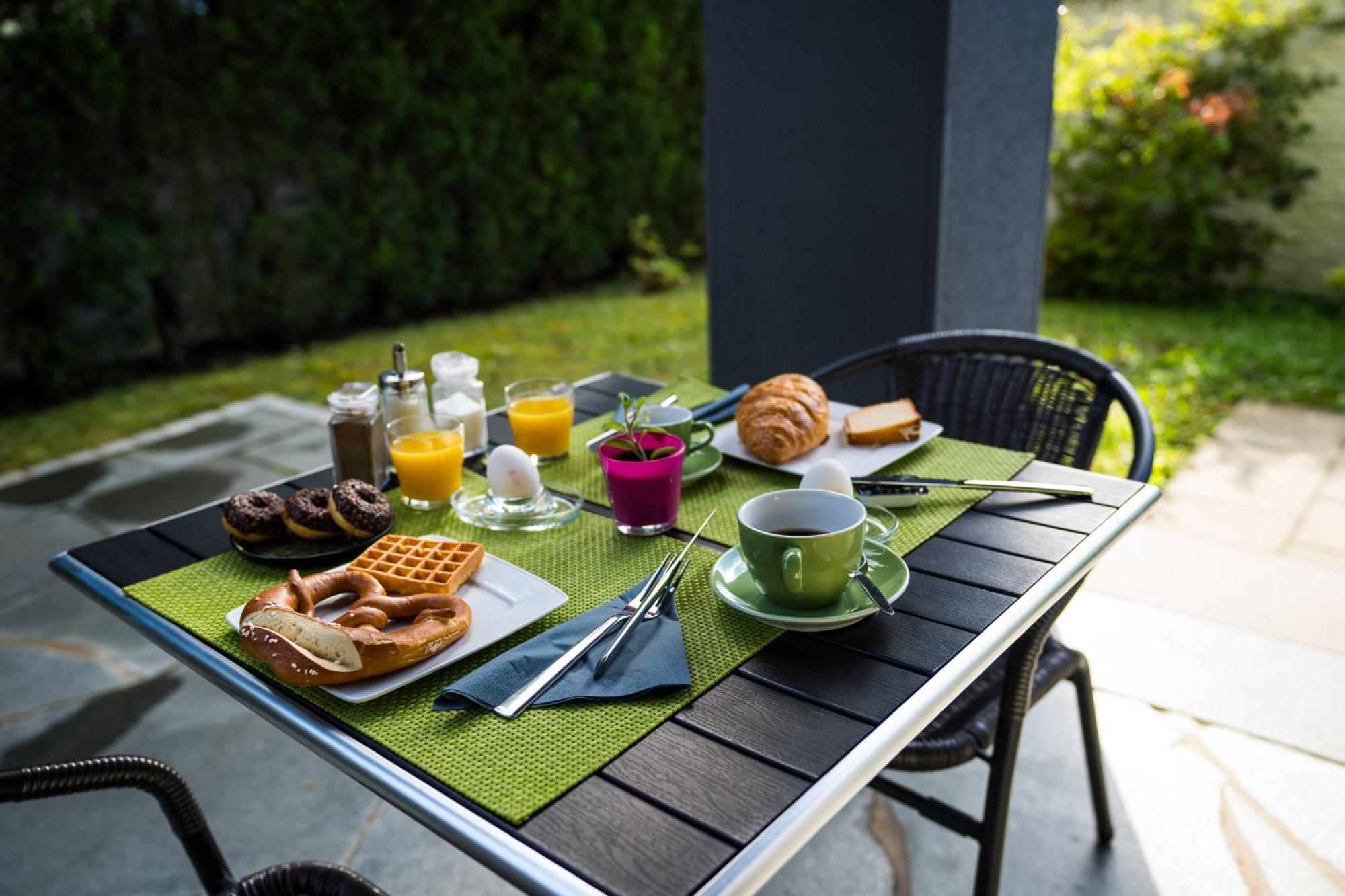 Bed & Breakfast Outlet Hotel Dettingen an der Erms Eksteriør bilde