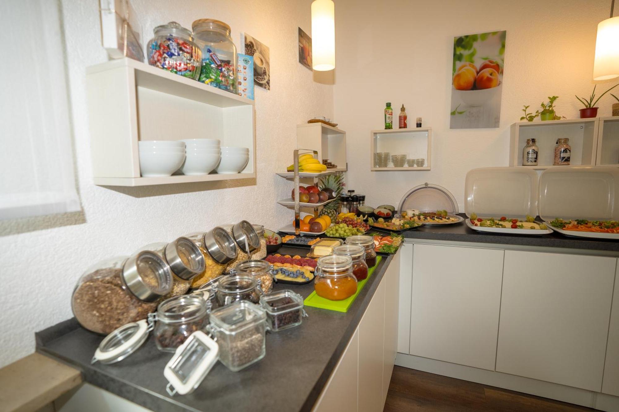 Bed & Breakfast Outlet Hotel Dettingen an der Erms Eksteriør bilde