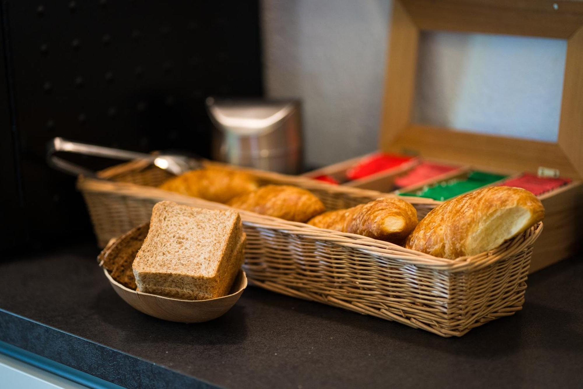 Bed & Breakfast Outlet Hotel Dettingen an der Erms Eksteriør bilde