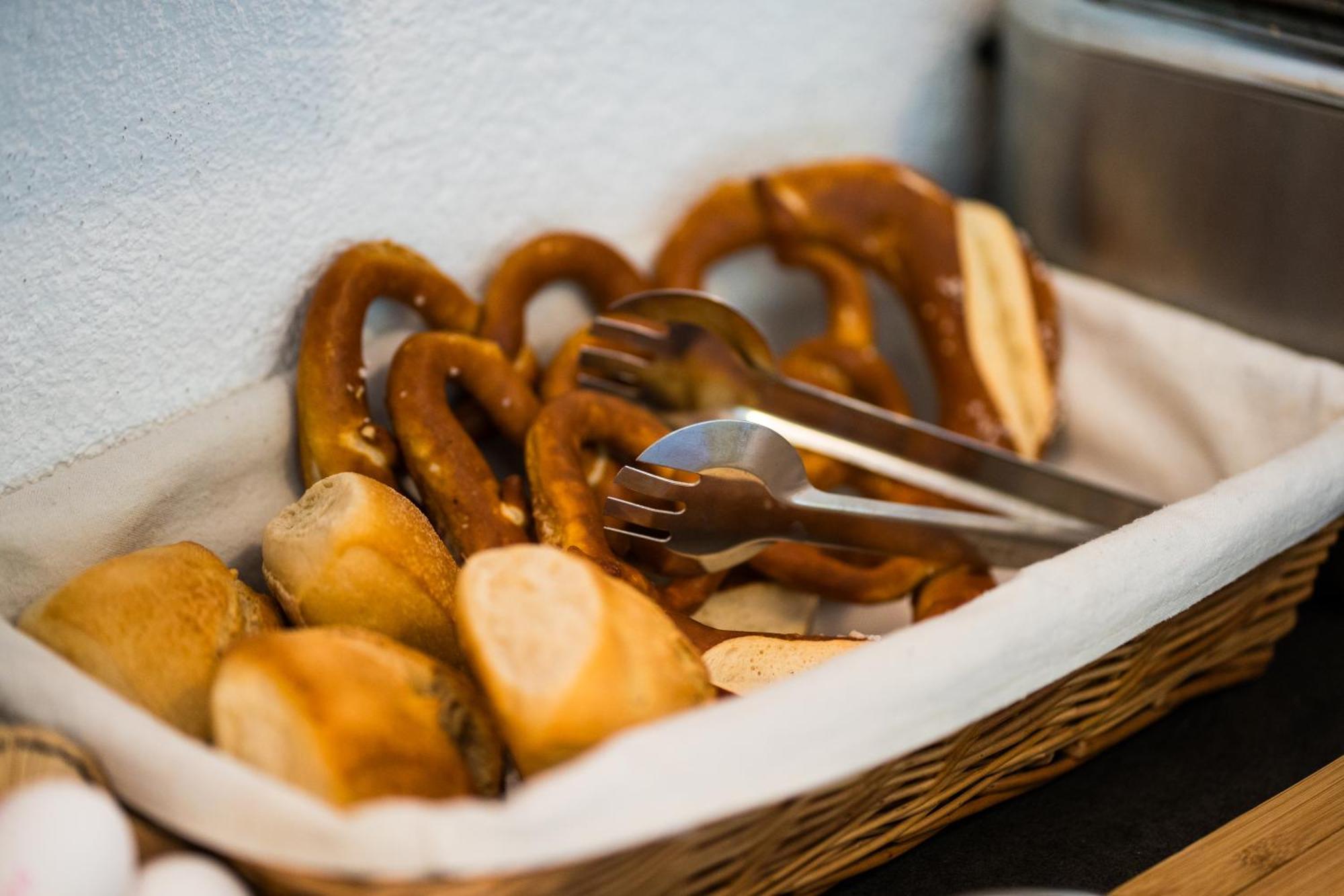 Bed & Breakfast Outlet Hotel Dettingen an der Erms Eksteriør bilde