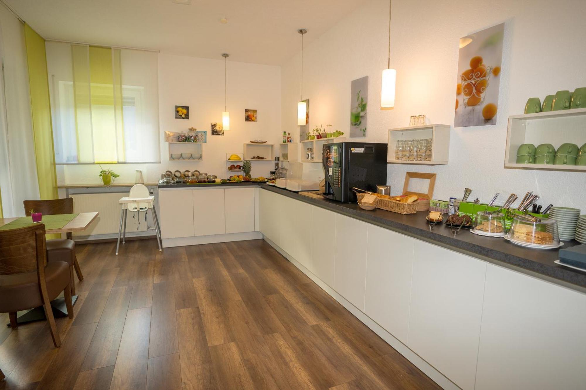 Bed & Breakfast Outlet Hotel Dettingen an der Erms Eksteriør bilde