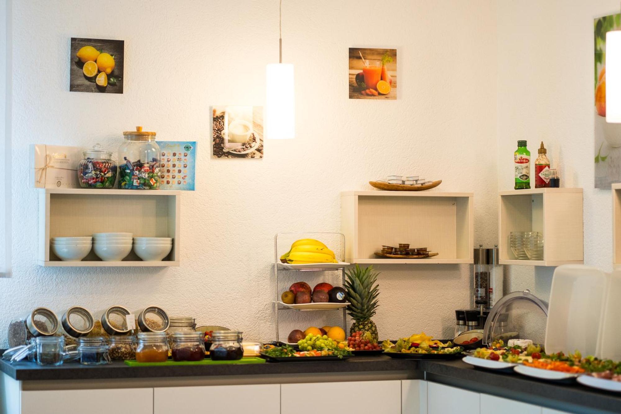 Bed & Breakfast Outlet Hotel Dettingen an der Erms Eksteriør bilde