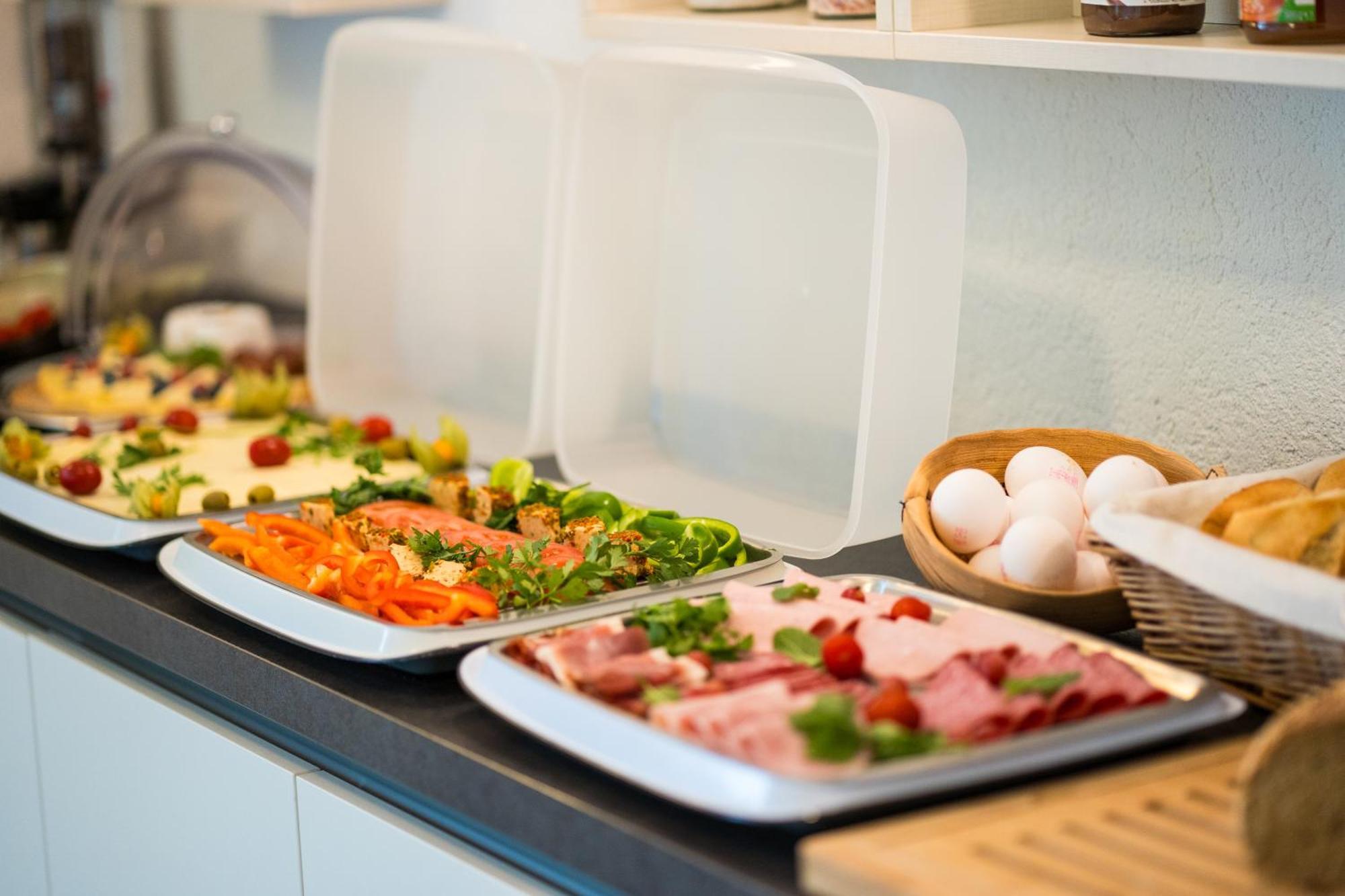 Bed & Breakfast Outlet Hotel Dettingen an der Erms Eksteriør bilde