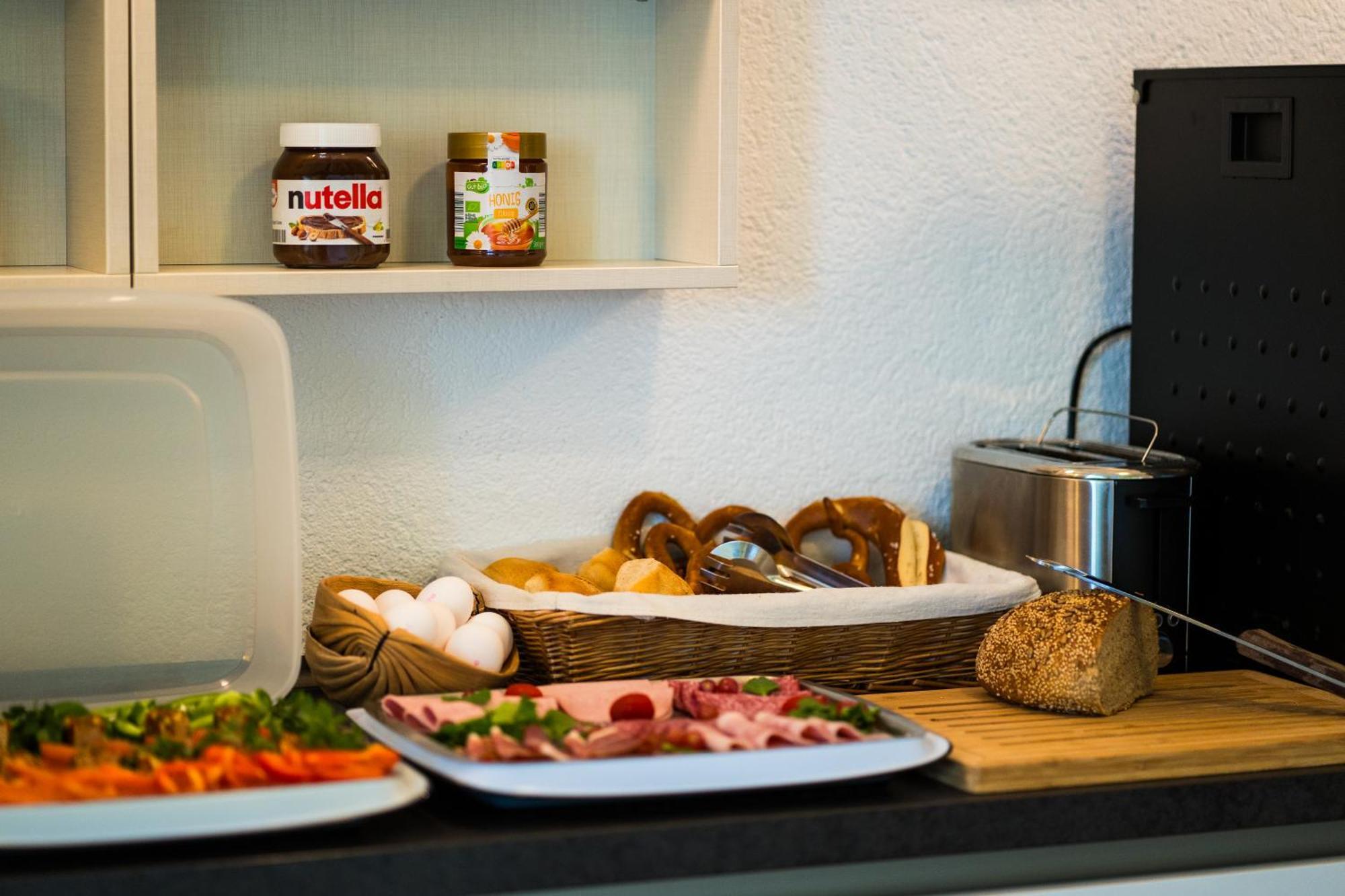 Bed & Breakfast Outlet Hotel Dettingen an der Erms Eksteriør bilde